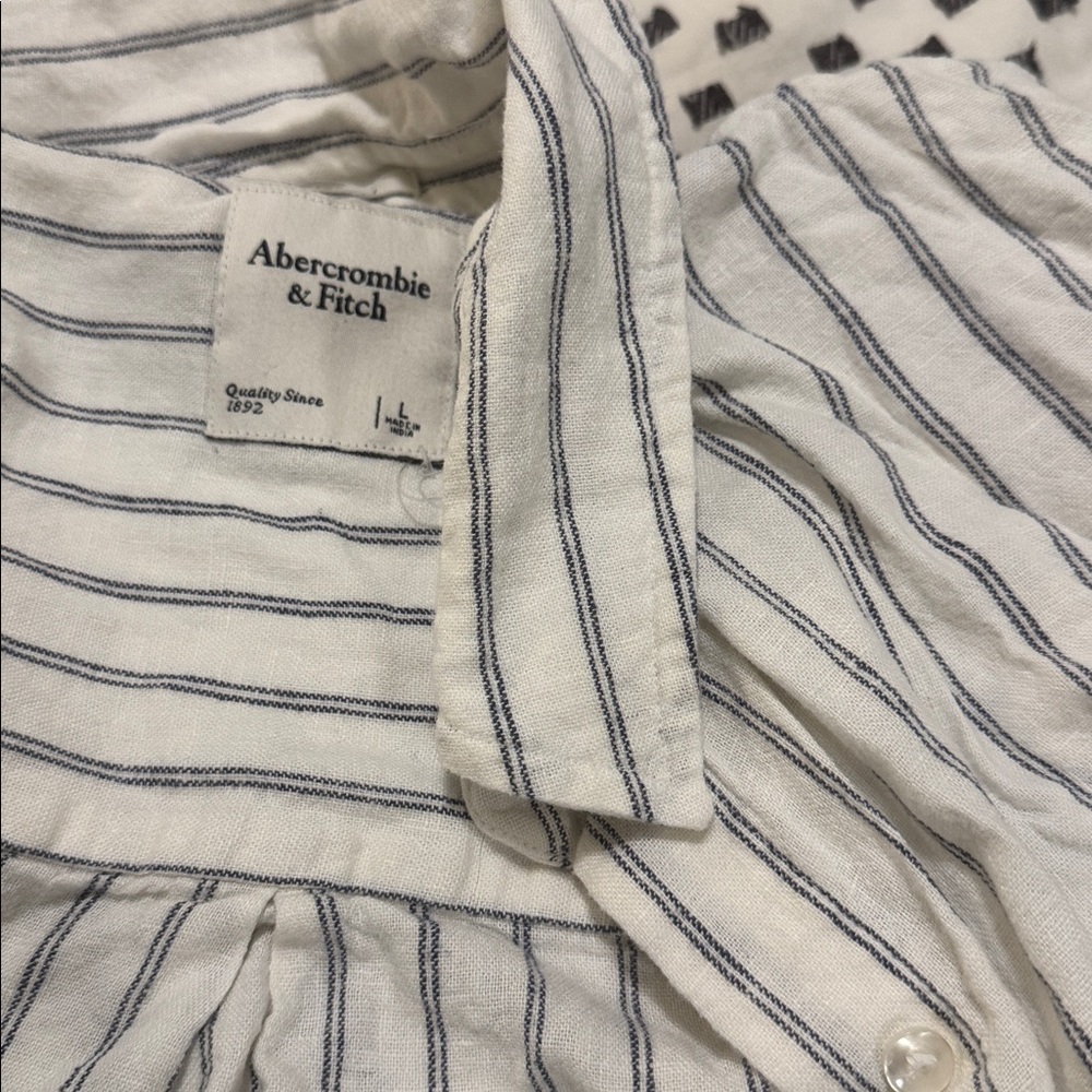 Abercrombie & Fitch cream and Navy oversized linen shirt - Picture 2 of 3